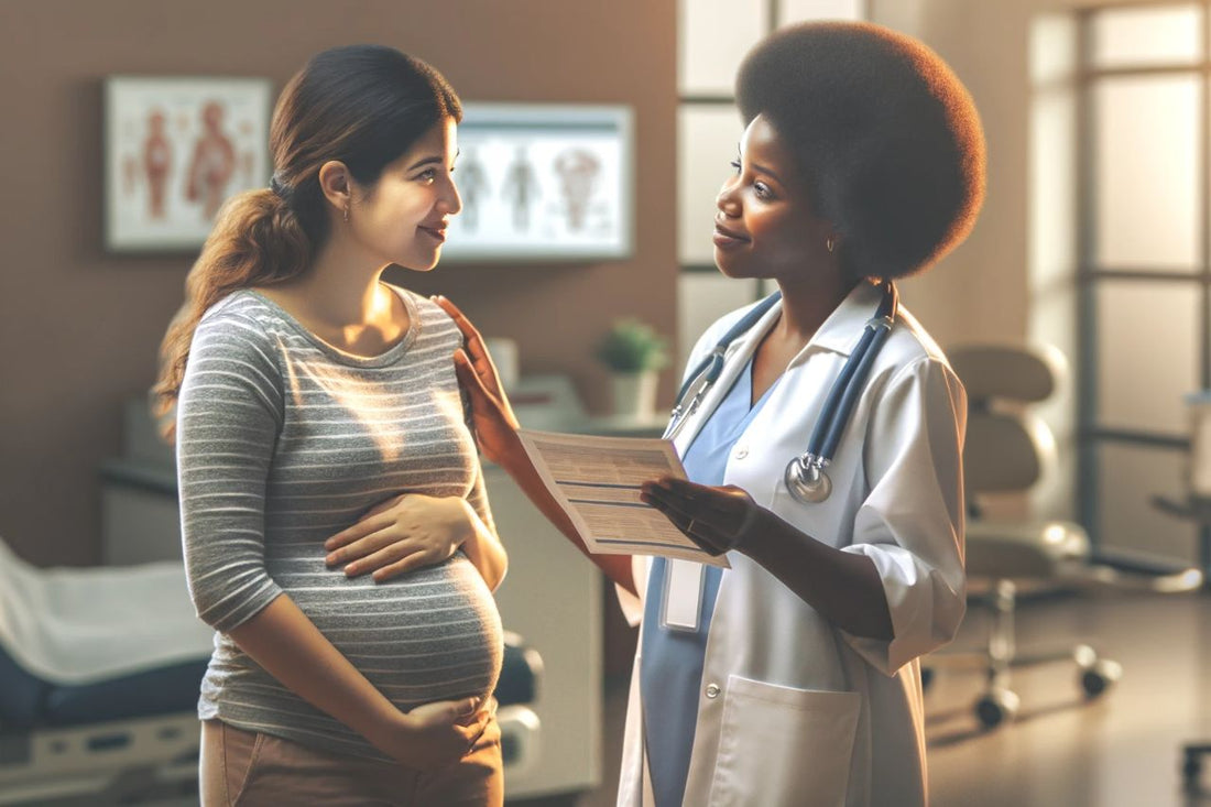 Лекар разговаря с бременна жена