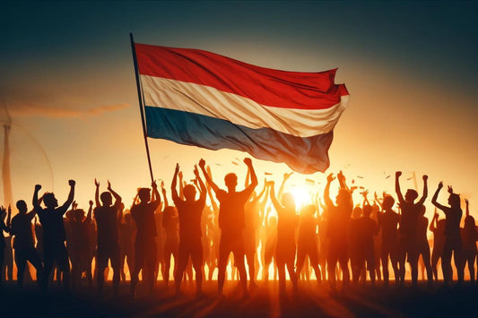 Група хора, които чакат знамето на Нидерландия